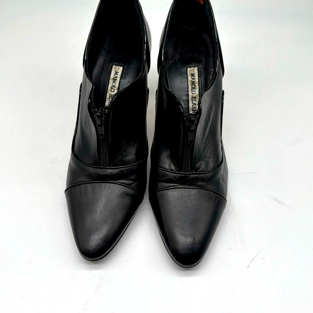 Manolo Blahnik black leather booties 40